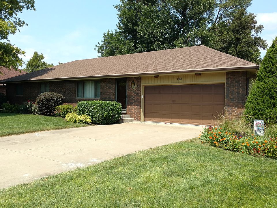 1st image of 104 E Gemini St