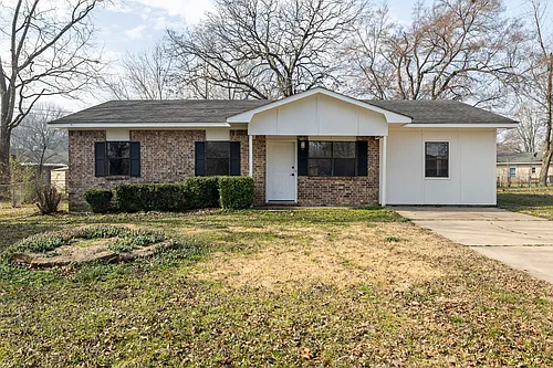 1105 Brentwood Dr Photo 1
