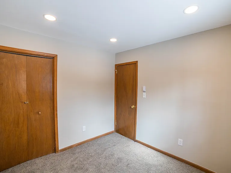 9640 Stony Hollow Dr — Photo 18