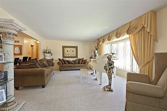 3rd image of 8901 S Richmond Ave