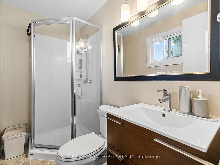1090 Chablis Park — Photo 17