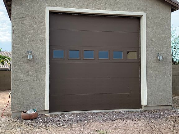 Detached RV garage w/ plumbi