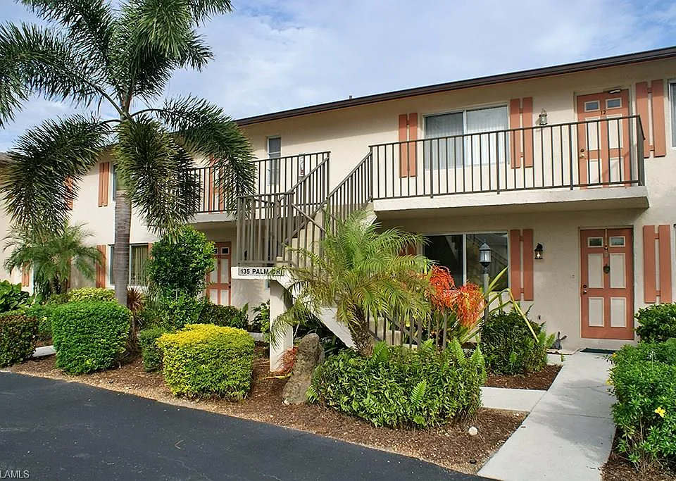 Palm Dr