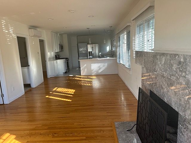 LARGE LIVING AND DINING ROOM WITH LOTS OF LIGHTS FROM THE MANY WINDOWS + 1 FIREPLACE