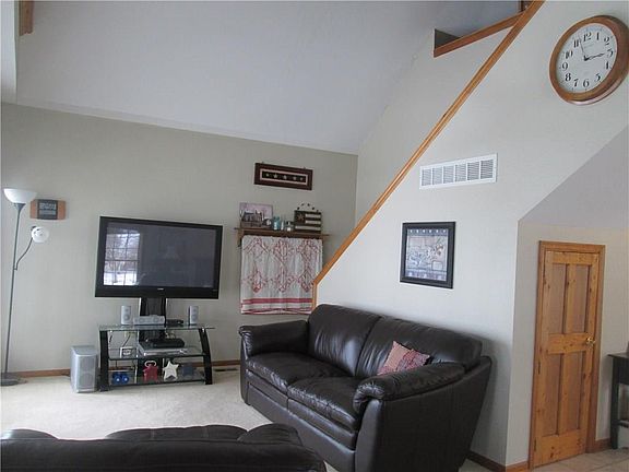 4th image of 1528 Marion St