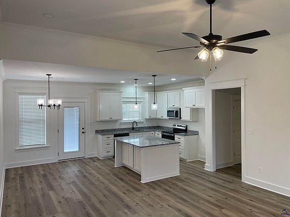 3rd image of 116 Pecan St