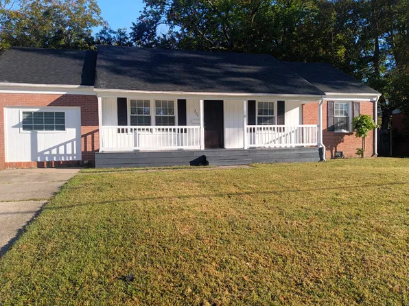 204 Colony Rd, Newport News, VA 23602