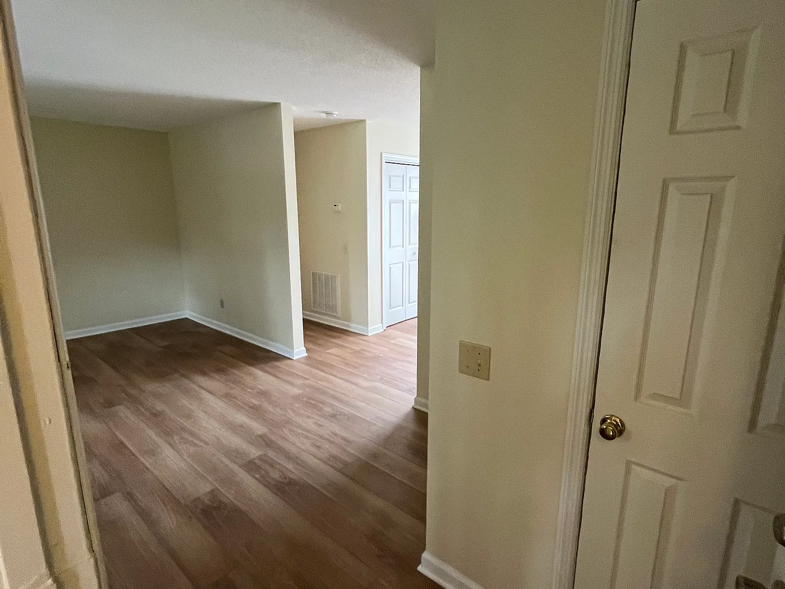 2 bed, 880 sqft, $1,200 — Photo 3