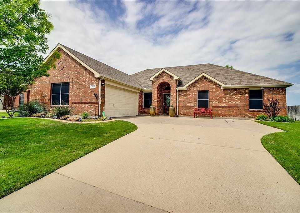 1st image of 525 Branchwood Dr