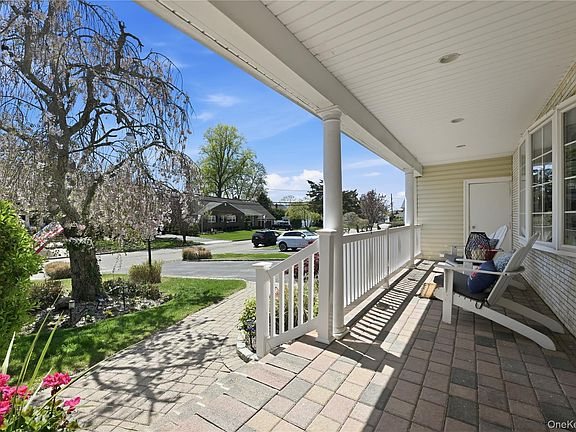 3rd image of 11 Rumson Road