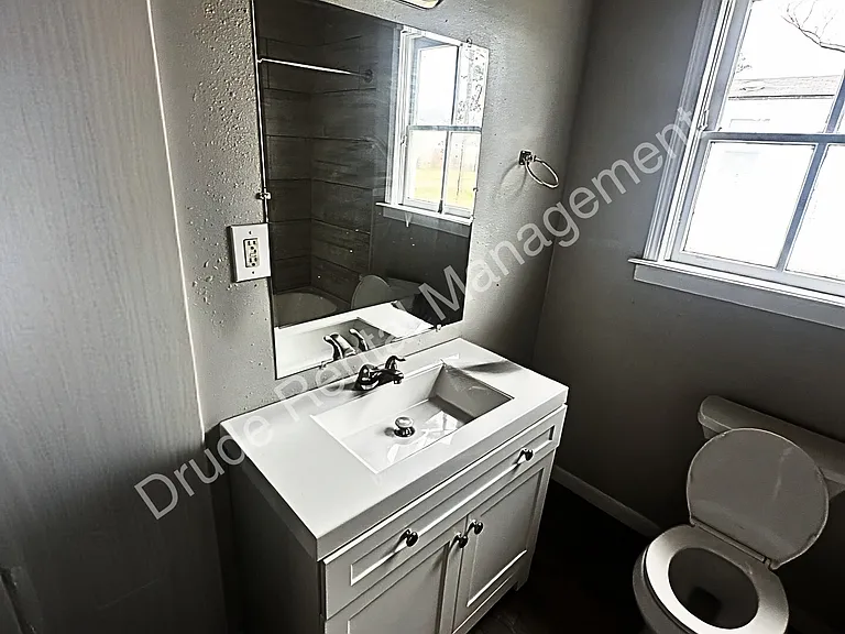 408 E Michigan St — Photo 4
