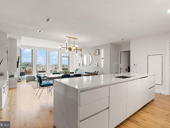 2nd image of 1211 Van St SE #Penthouse 13b