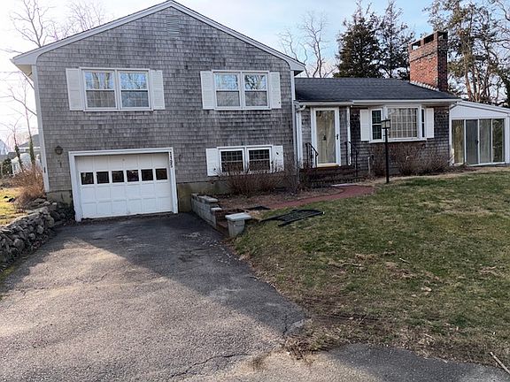 3rd image of 1105 Sandwich Rd