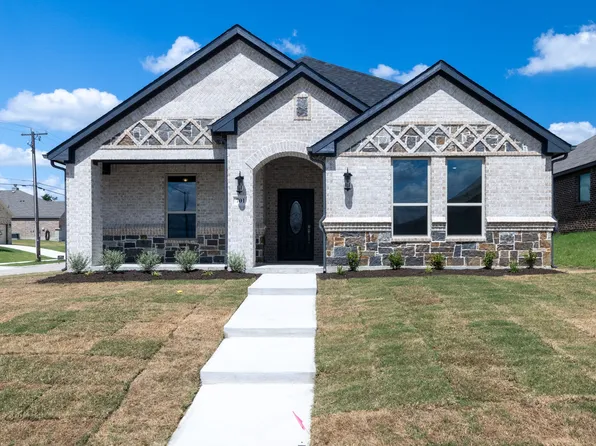 701 Hackamore St, White Settlement, TX 76108