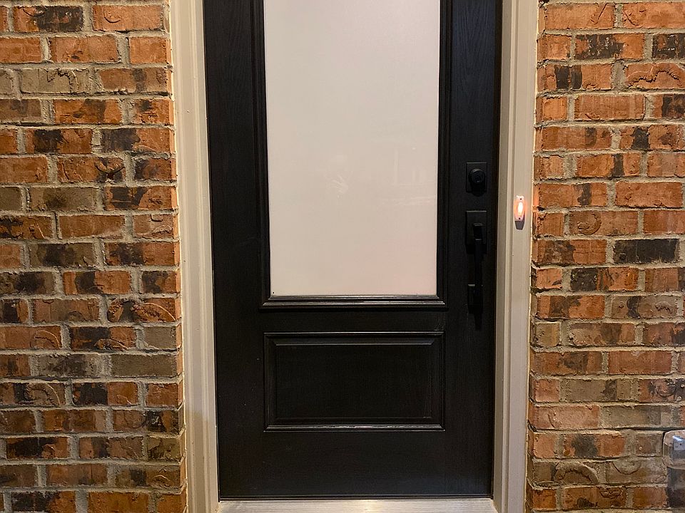 2nd image of 936 W 1st Ave