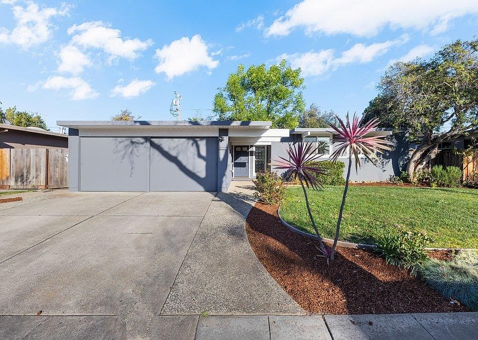 1st image of 1484 Kingfisher Way