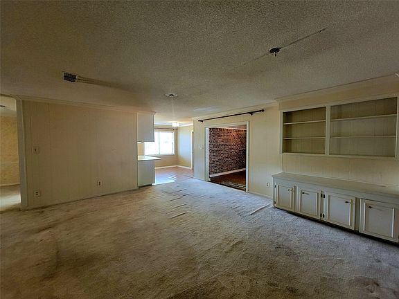 4th image of 303 N Merrill St