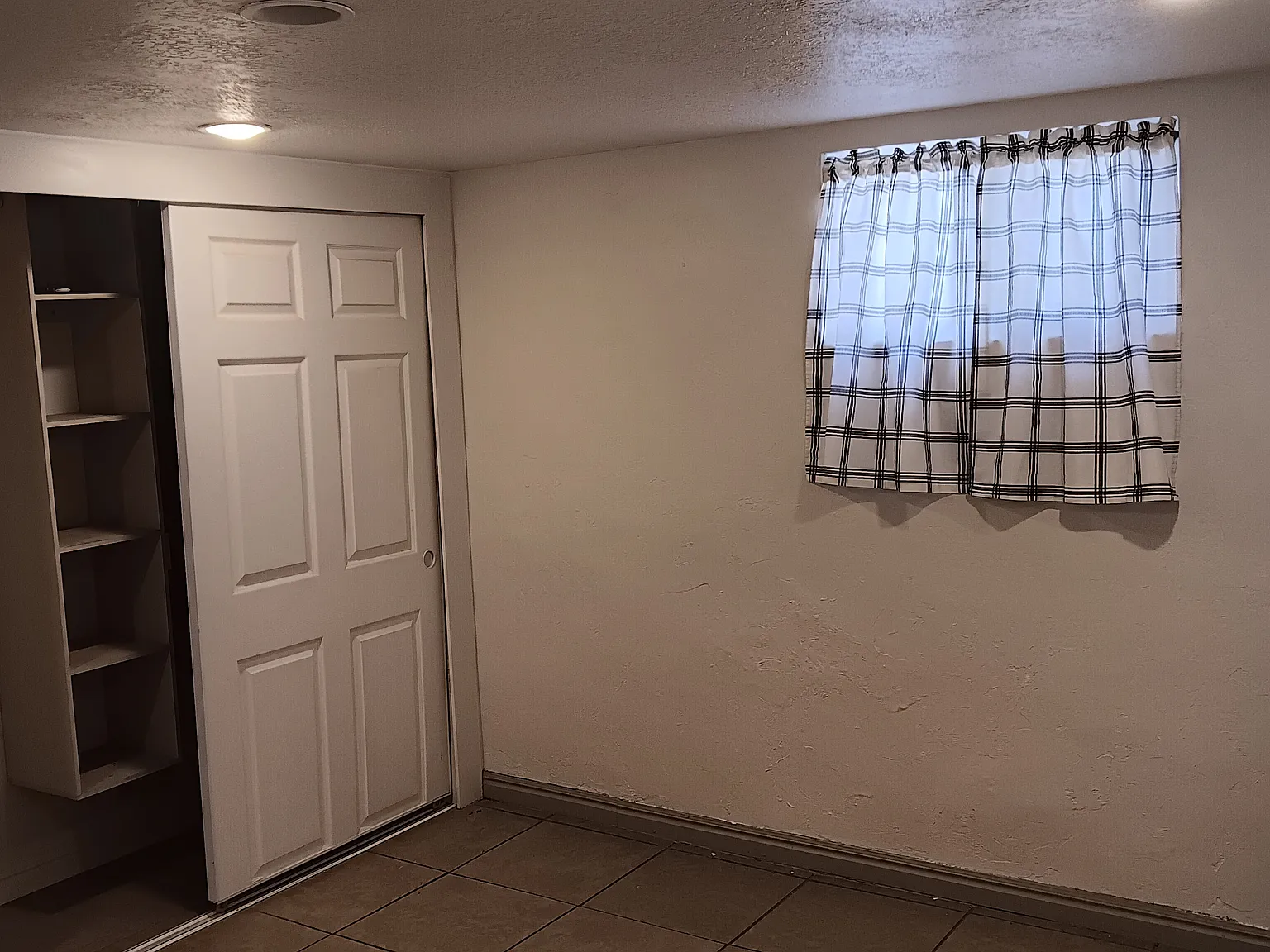 2 bed, 700 sqft, $1,200 — Photo 3