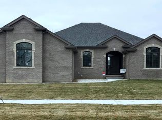 53193 Sams Ln, Chesterfield, MI 48047