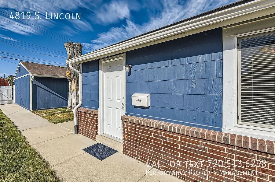 Beautifully Updated 2-Bedroom Condo in Prime Englewood Location — Photo 4