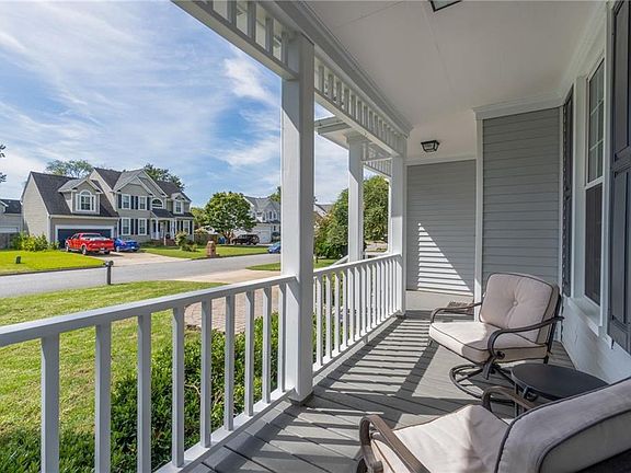 3rd image of 912 Blackthorne Dr