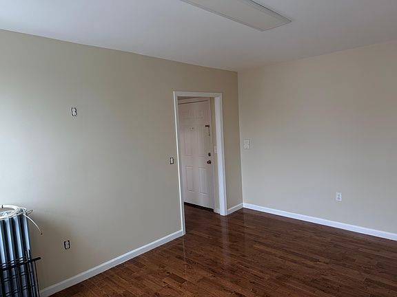 4th image of 5616-18 Hudson Ave #3B
