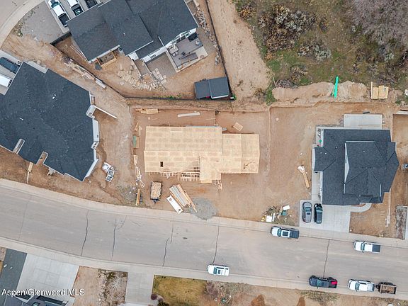 4th image of 1384 Munro Ave