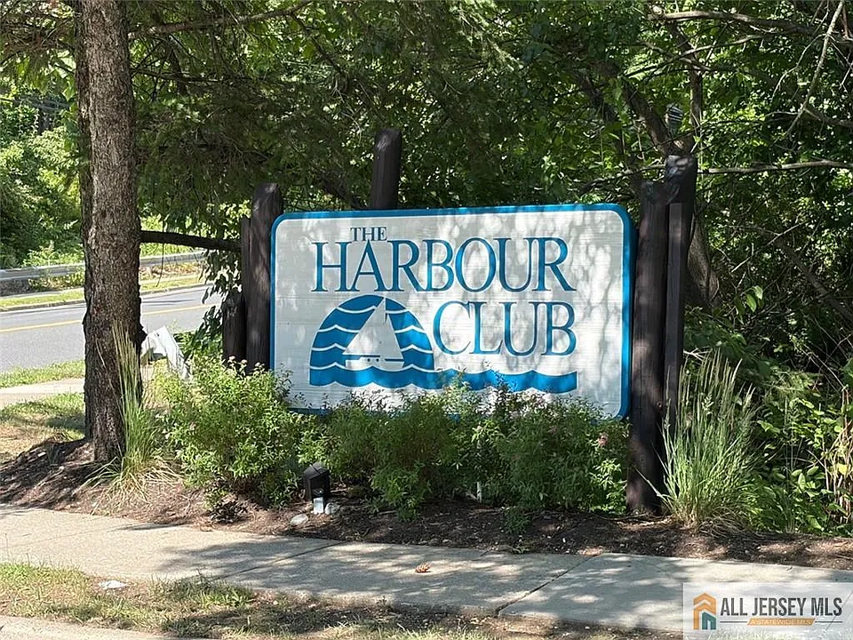 2513 Lighthouse Ln #2513