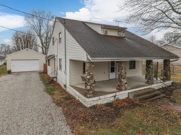 114 E College St, Bainbridge, IN 46105