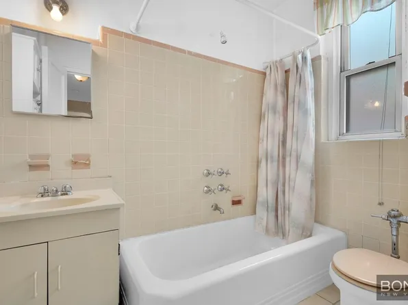 3321 Bruckner Boulevard image 6 of 6