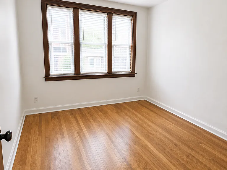 646 W Oakdale Ave #1R — Photo 8