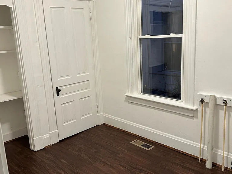 946 Heaton St — Photo 12