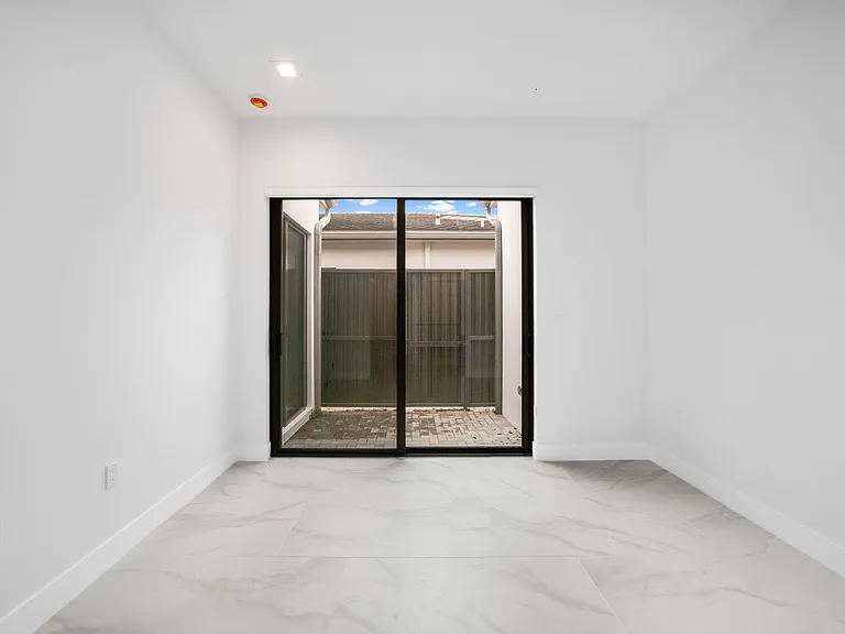 20262 Rosewood Garden Way — Photo 33