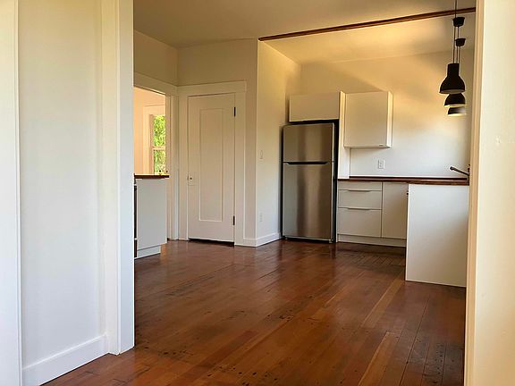 4th image of 676 42nd St