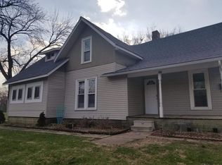 305 W State St, Charleston, IL 61920