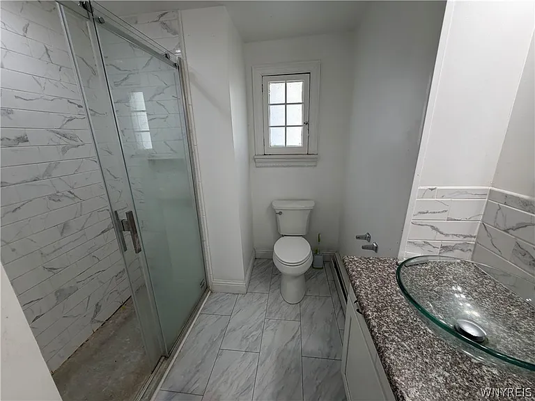 212 Richmond Ave — Photo 10