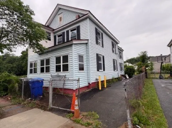 118 Cedar St, Springfield, MA 01105