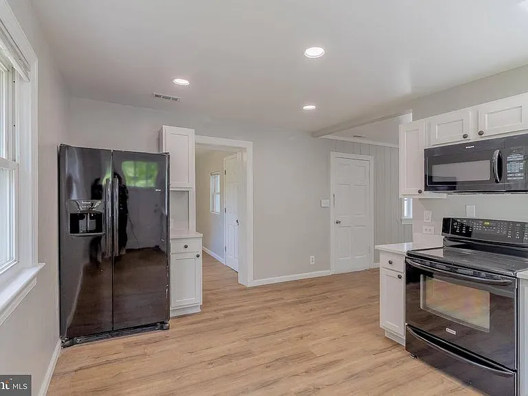 1816 Maple Ln — Photo 17