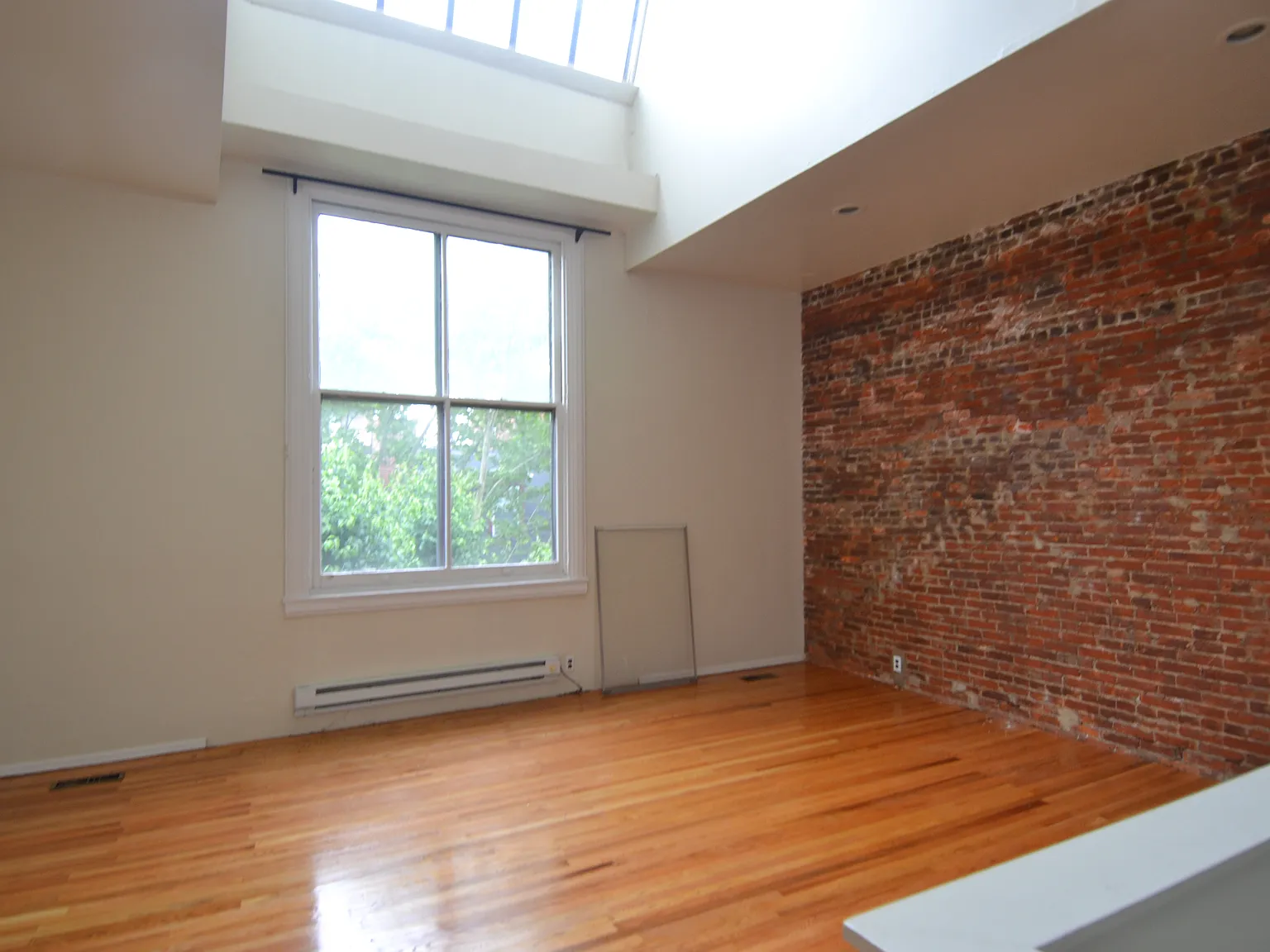 1 bed, 1.5 bath, 950 sqft, $2,695 — Photo 2