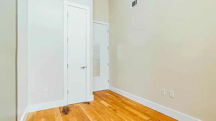 Rented by Lodger Corp | media 14