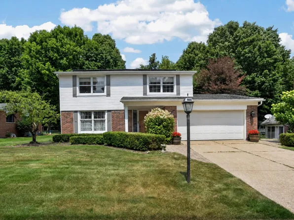 43646 Westridge Ln, Northville, MI 48167