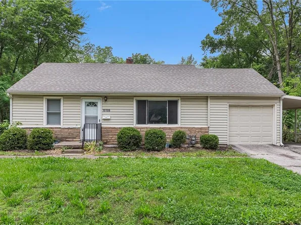 10106 Hillcrest Rd, Kansas City, MO 64137