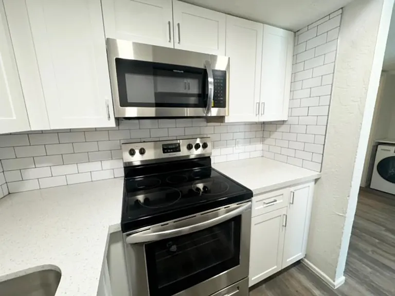 1st Ave Apartments — Photo 11