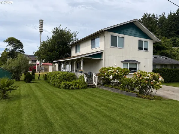 925 Front St, Gardiner, OR 97441