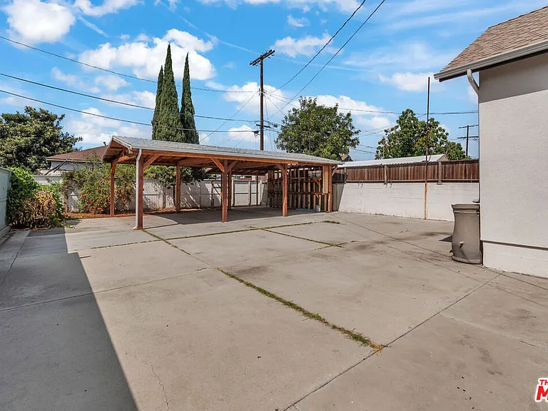 261 W 43rd Pl — Photo 28