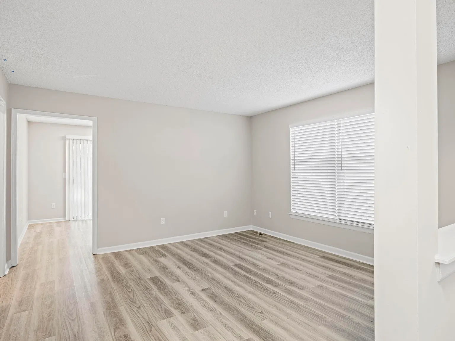 2 bed, 1.5 bath, 1300 sqft, $1,450 — Photo 3