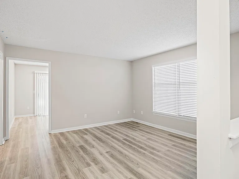 732 NE Barnes Dr #B — Photo 4