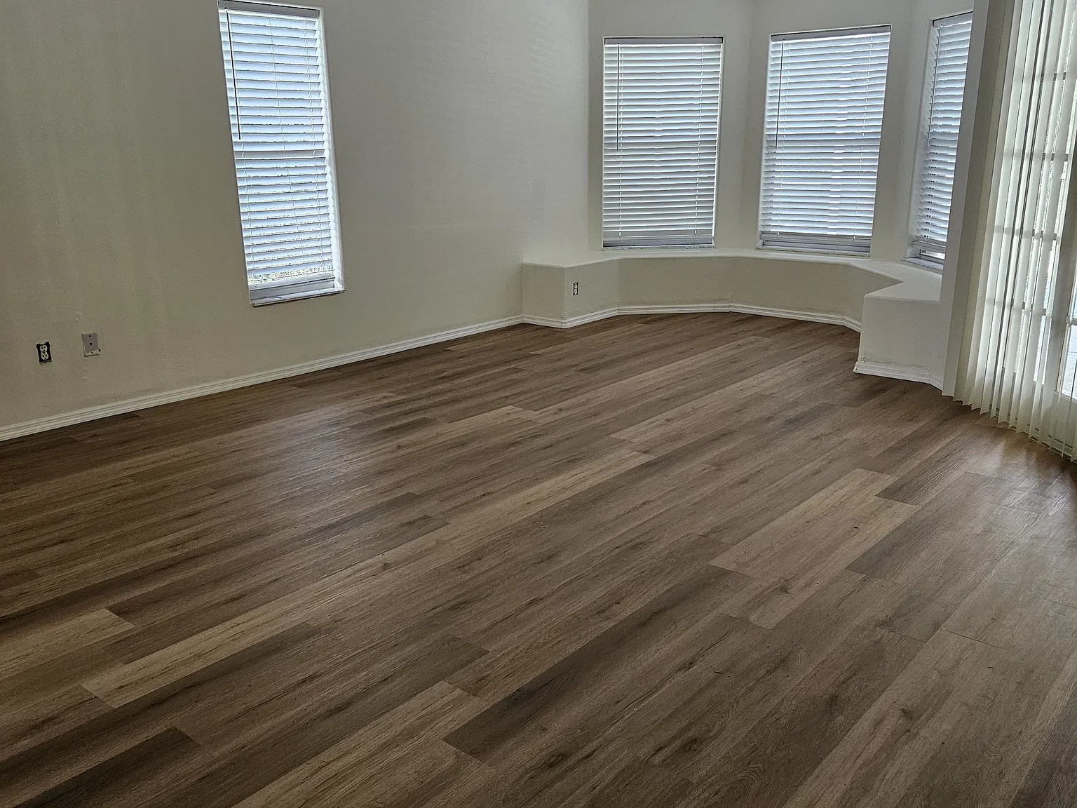 4 bed, 2291 sqft, $2,500 — Photo 2