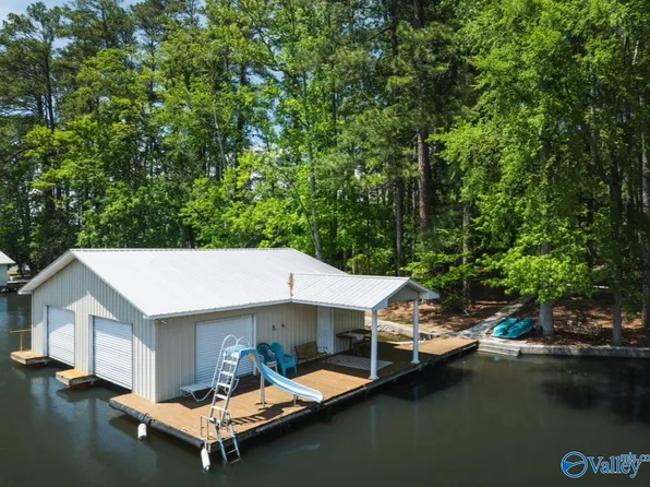 2428 Wyeth Dr, Guntersville, AL 35976