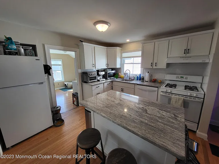 49 Locust Ave — Photo 7